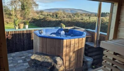 Secluded Private Cottage Hot-tub, Sauna & Fire-pit