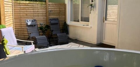 Seid Bo Sleeps 6 NEW Private 6 Person HotTub Available