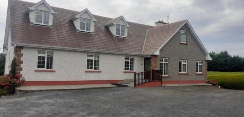 Spacious 6 Bed House 10 minutes from Knock Airport