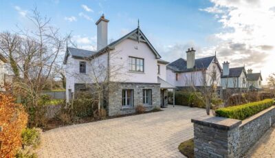 Spacious home to sleep 8 just a short stroll from Kenmare
