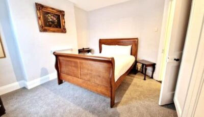 Stay at Granny&rsquo;s, 4 bed terrace on Iconic Canal