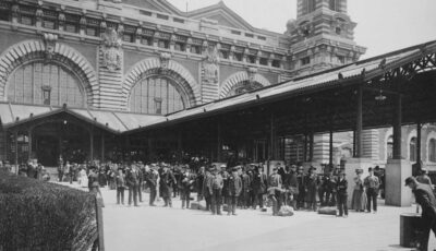 Ellis Island - Public domain