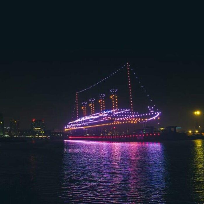 Le Titanic reconstitué par des drones à Belfast