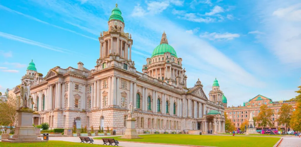 Top 5 des visites gratuites à faire à Belfast ! 2 Le Belfast City Hall - © muratart