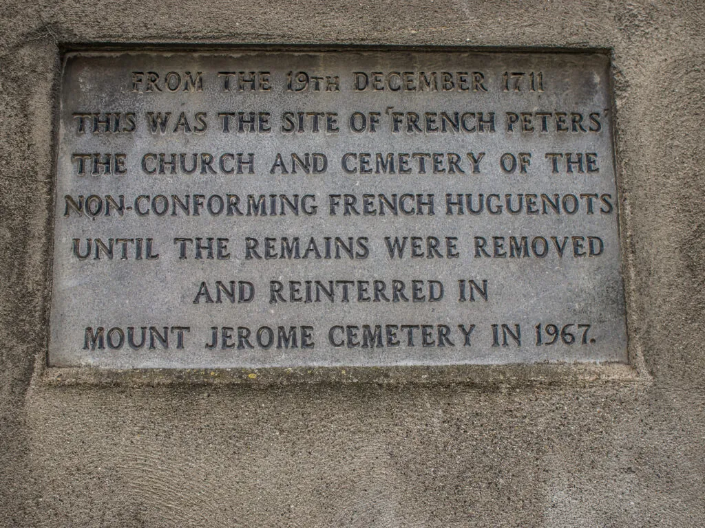 Le French Huguenot Cemetery - infomatique - cc