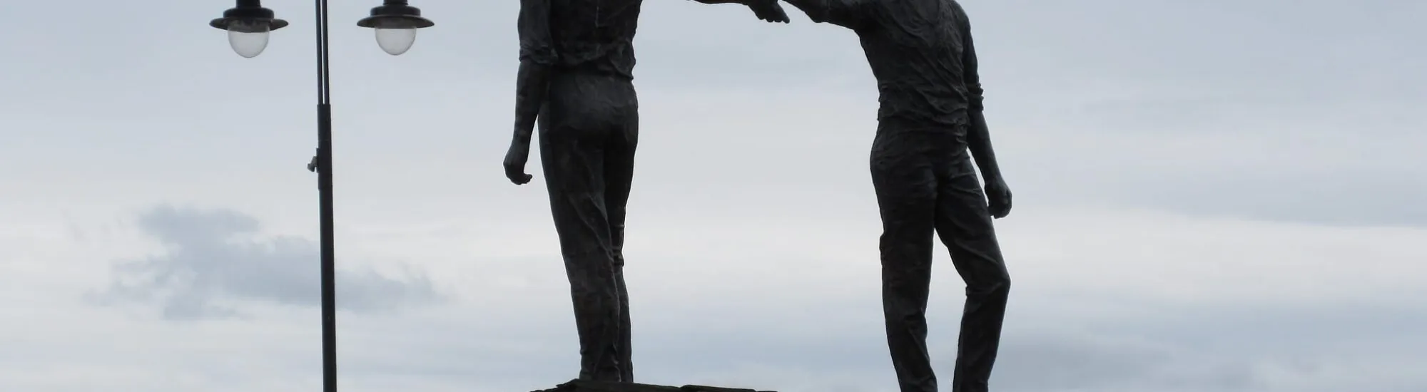 Le Hands Across the Divide