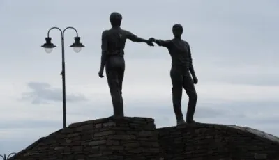 Hands across the divide - NH53 - cc
