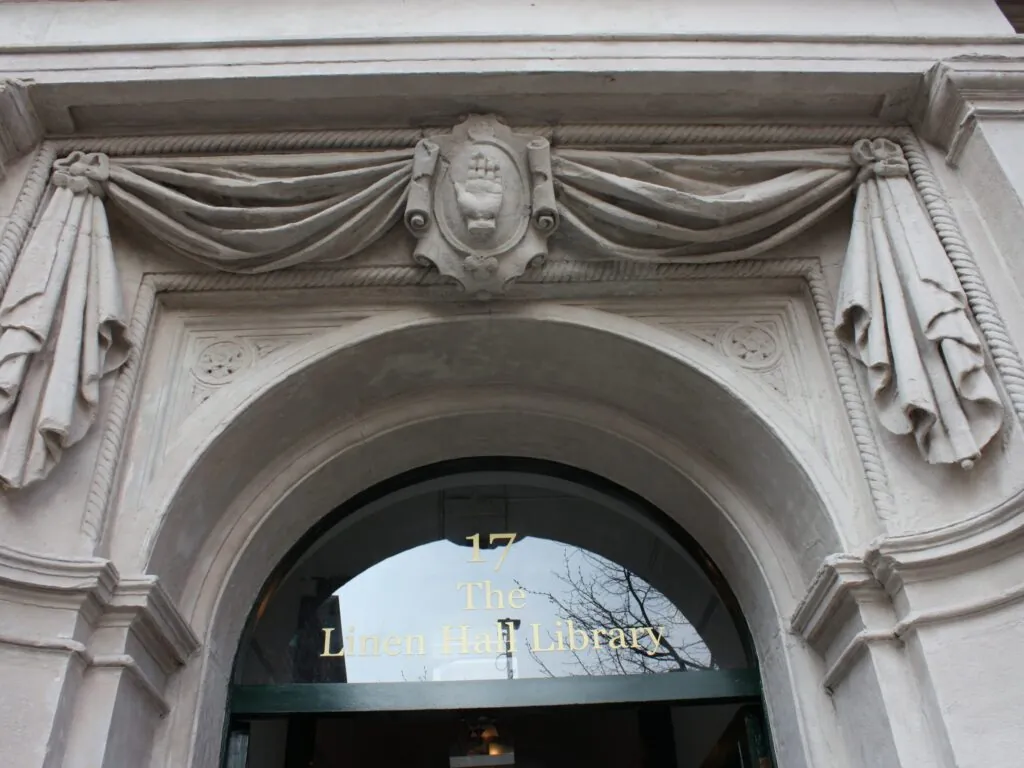 La Linen Hall Library - Ardfern - cc