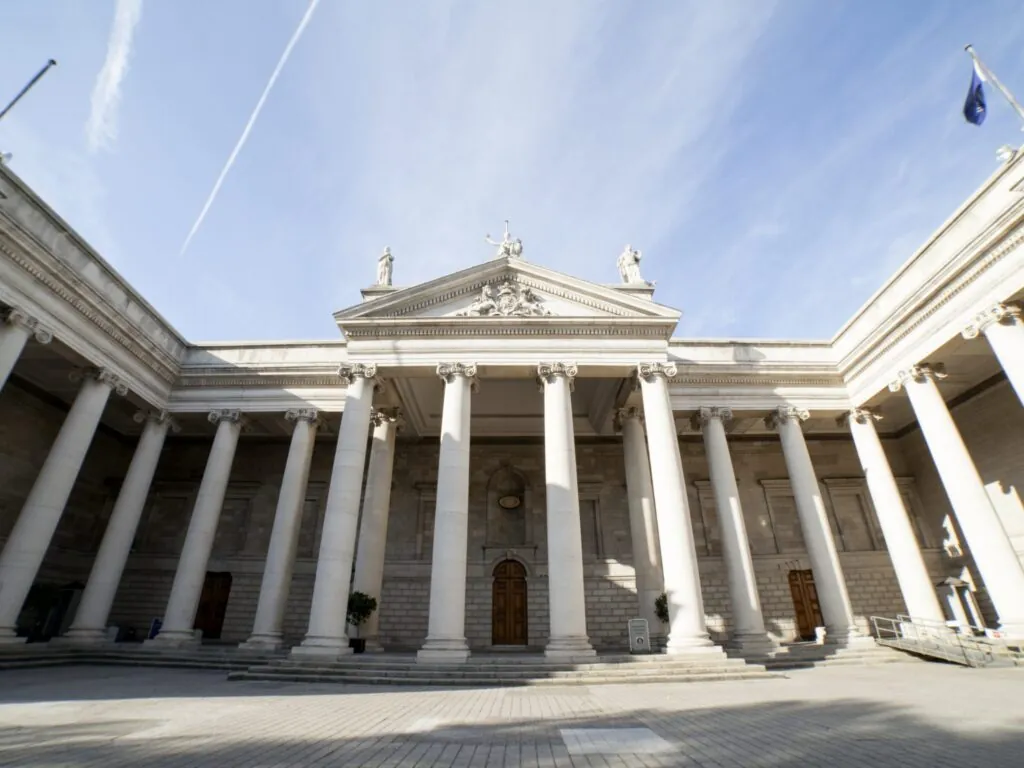 Le Parliament house - Shane Conneely - cc