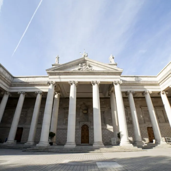Le Parliament house - Shane Conneely - cc