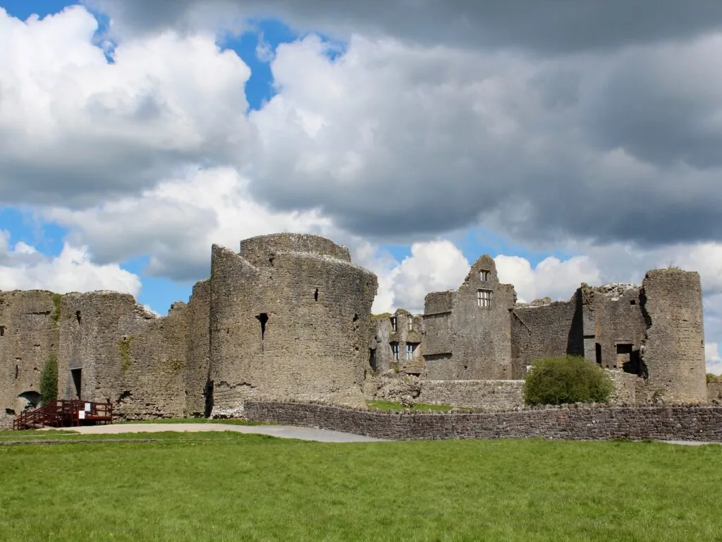 Le Roscommon castle - © jenisue73