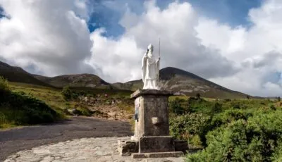 Les miracles réalisés par Saint Patrick 2 Statue de Saint Patrick, à Croagh Patrick - © Frankix