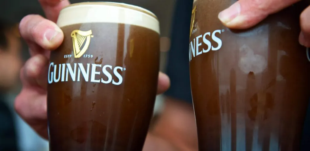 4 choses insolites à savoir sur l'Irlande 2 Des pintes de bières Guinness – Zach Dischner – cc