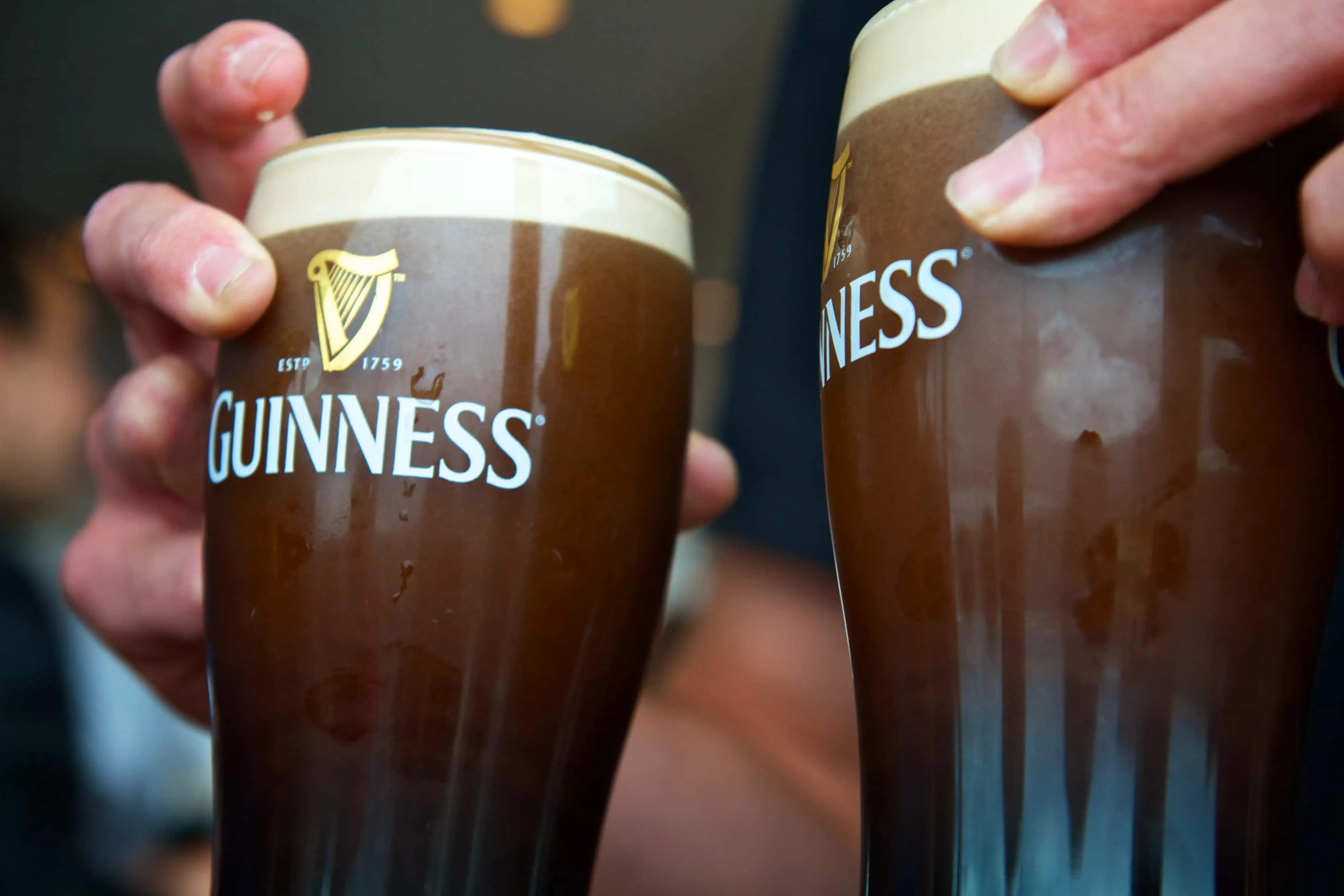 Des pintes de bières Guinness – Zach Dischner – cc