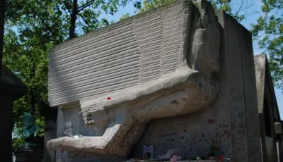 Tombe d’Oscar Wilde – Frank Camp – cc