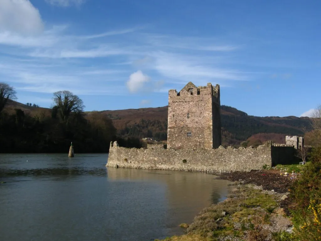 Le Narrow Water Castle - Sean Munson - cc