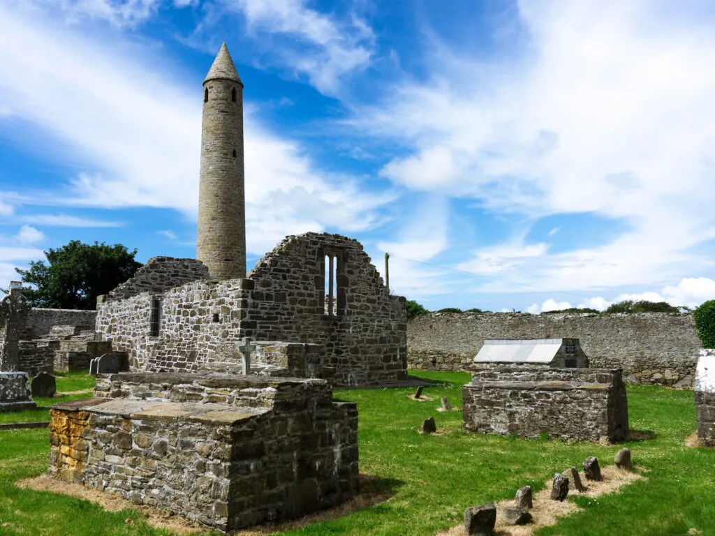 La Rattoo Round Tower - Bernard Healy - cc