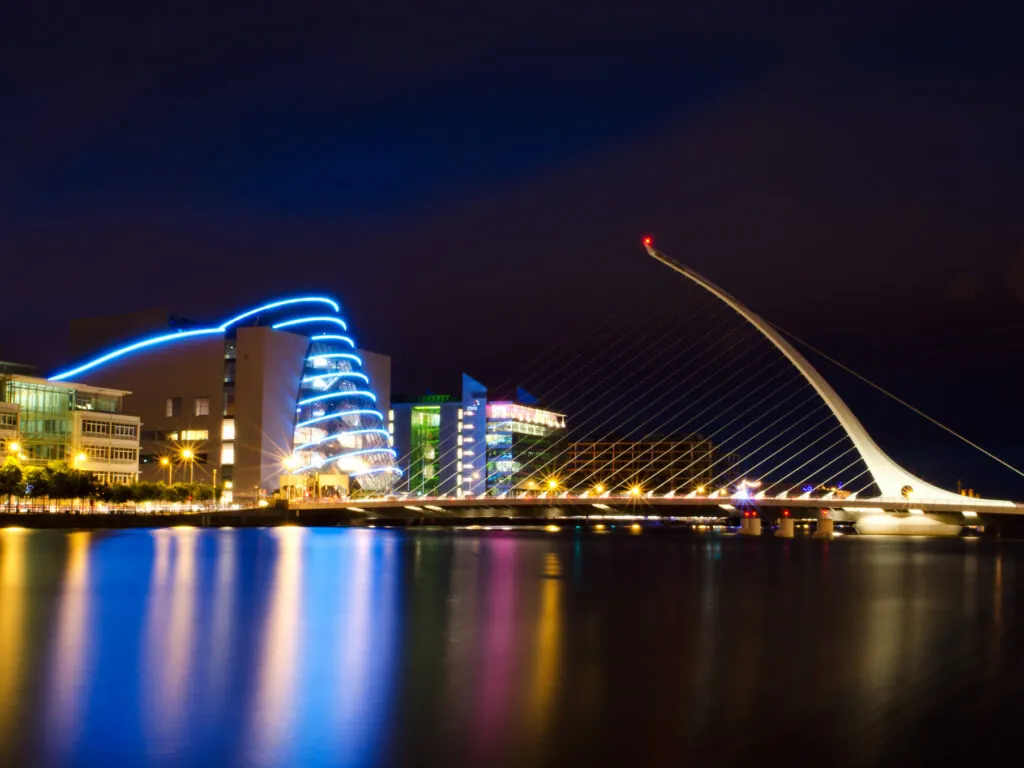 Le Convention Centre of Dublin et le pont Samuel Beckett - Raul Villalon - cc