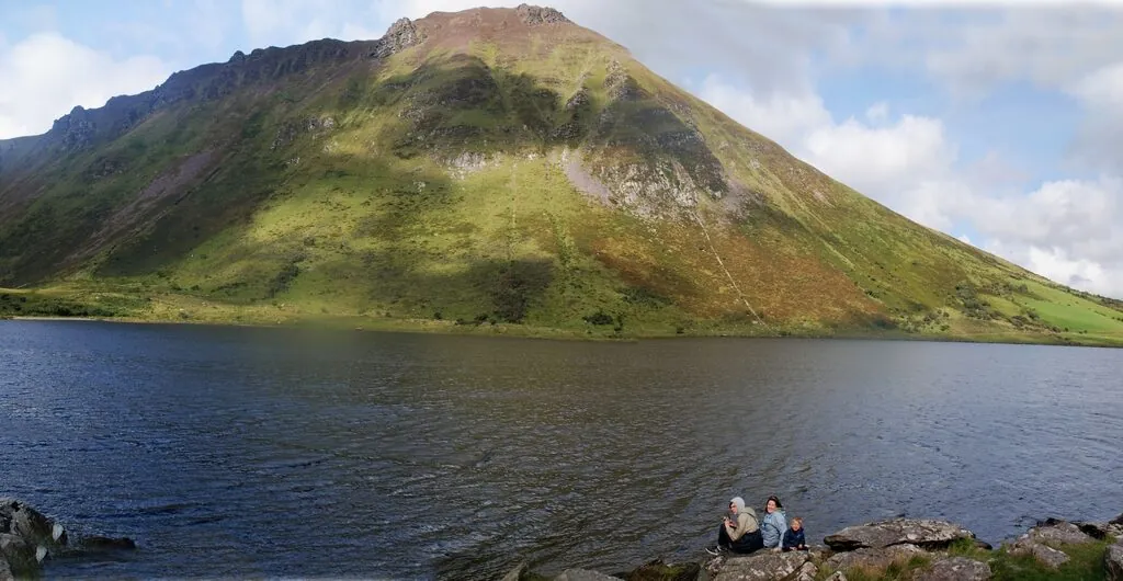 L'Annascaul Lake - Chris Taylor - cc