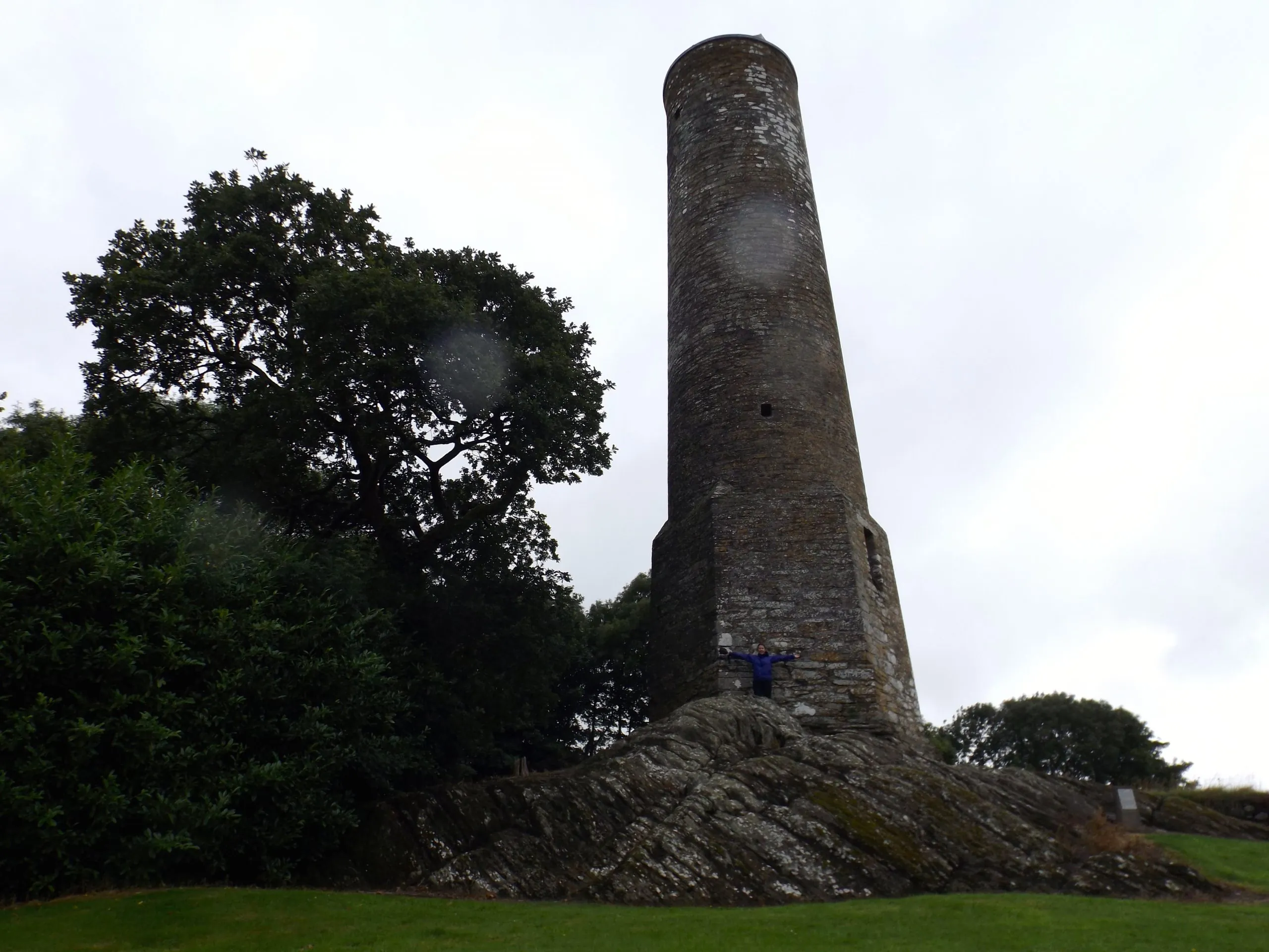 La Kinneigh Round Tower - Daniel J Hastings - cc