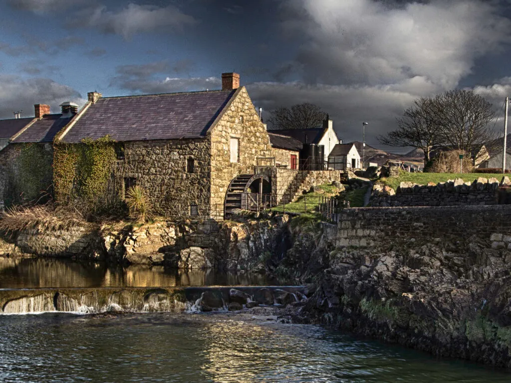 L'Annalong Corn Mill - Richard Browne... - cc