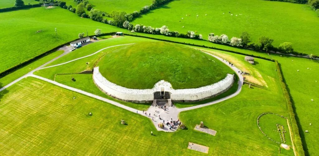 Newgrange - © MNStudio