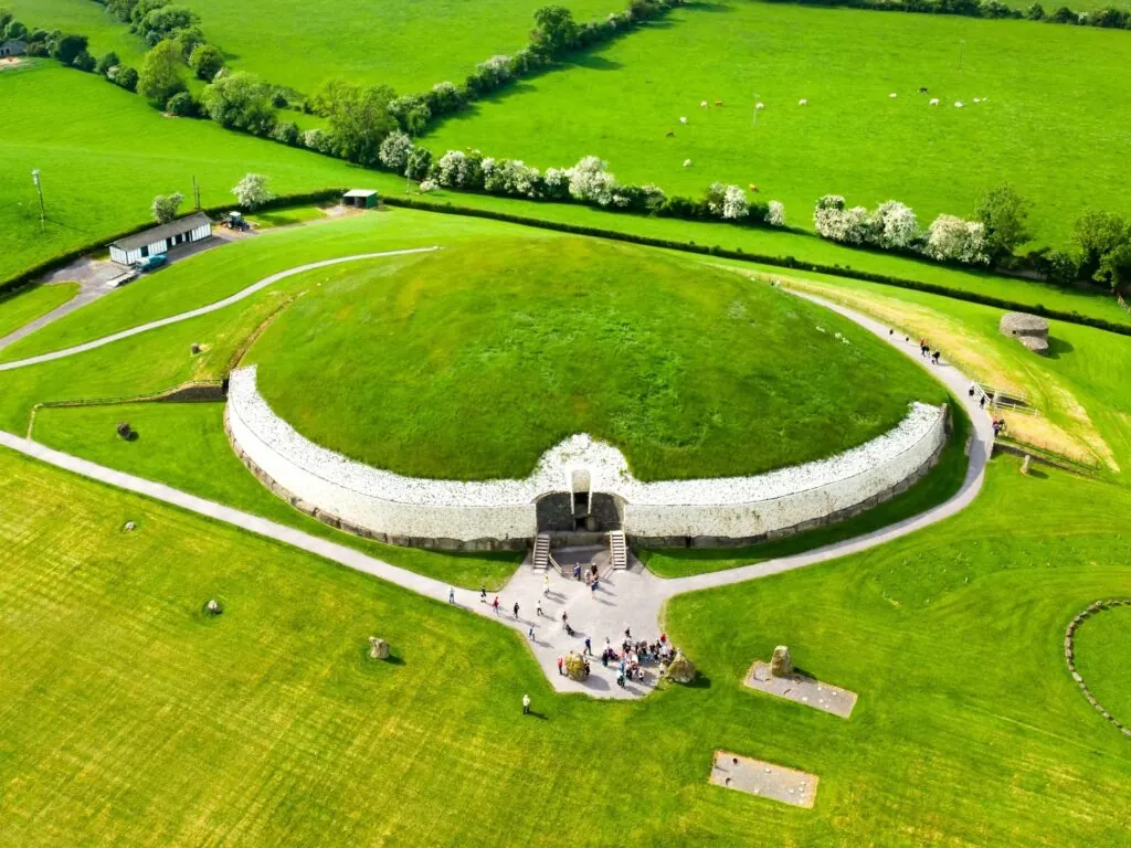 Newgrange - © MNStudio