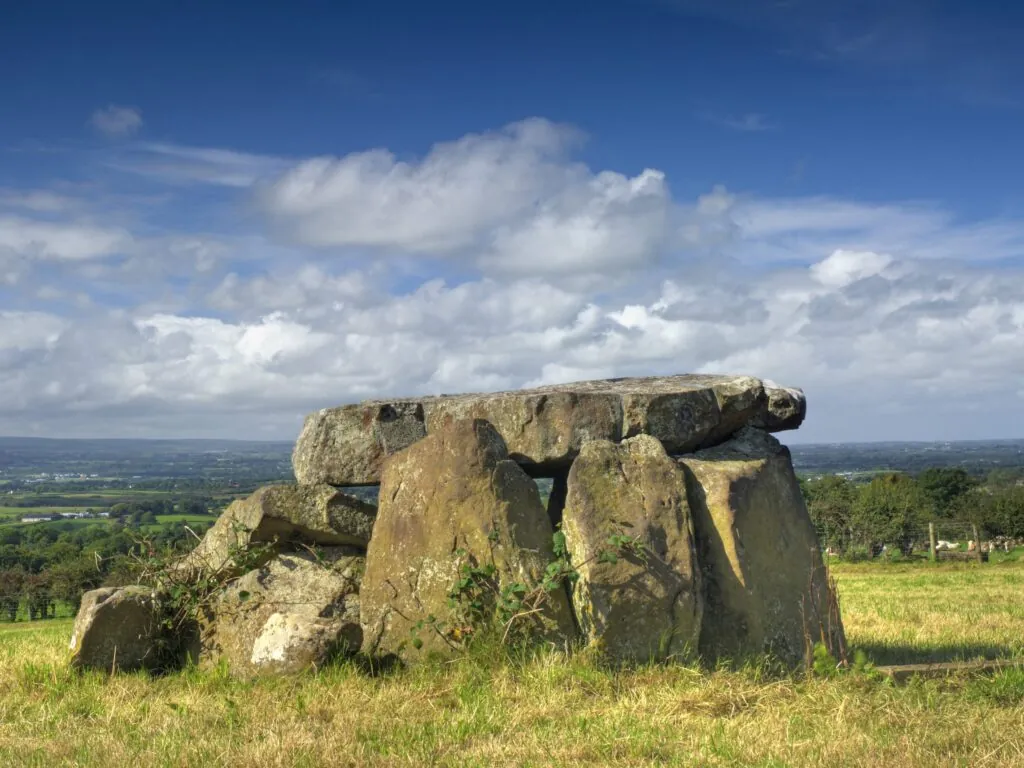 Craigs Dolmen - philip hay - cc