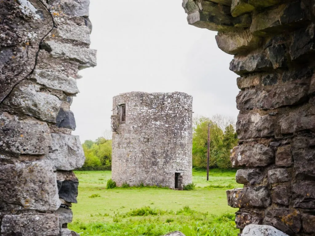 Le Ballybeg Priory - Marion Wacker - cc