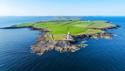 Vue sur Hook Head et son phare - © svetok30