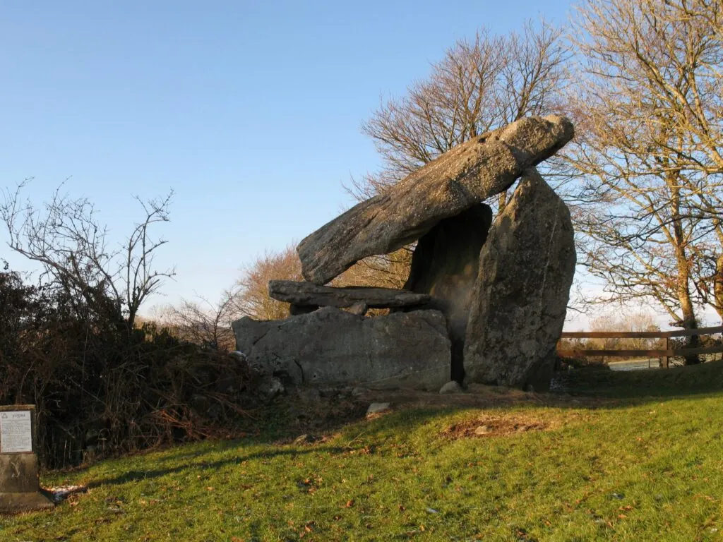Le Kilmogue Dolmen - dave - cc