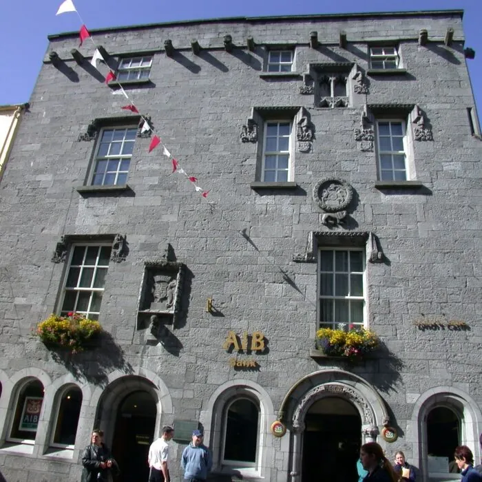 Le Lynch castle de Galway - Wally Hartshorn - cc