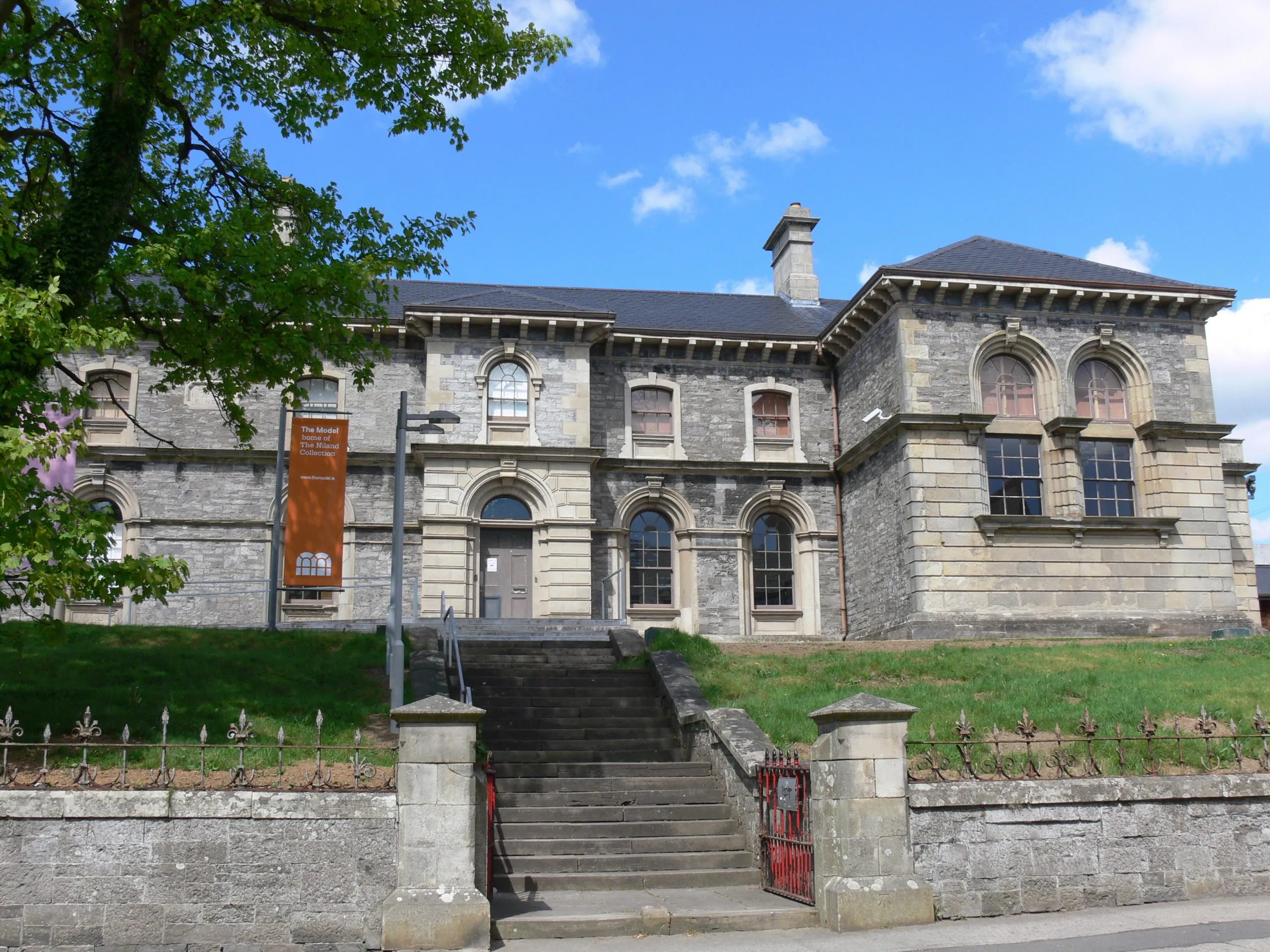 Le Model. Home of The Niland Collection