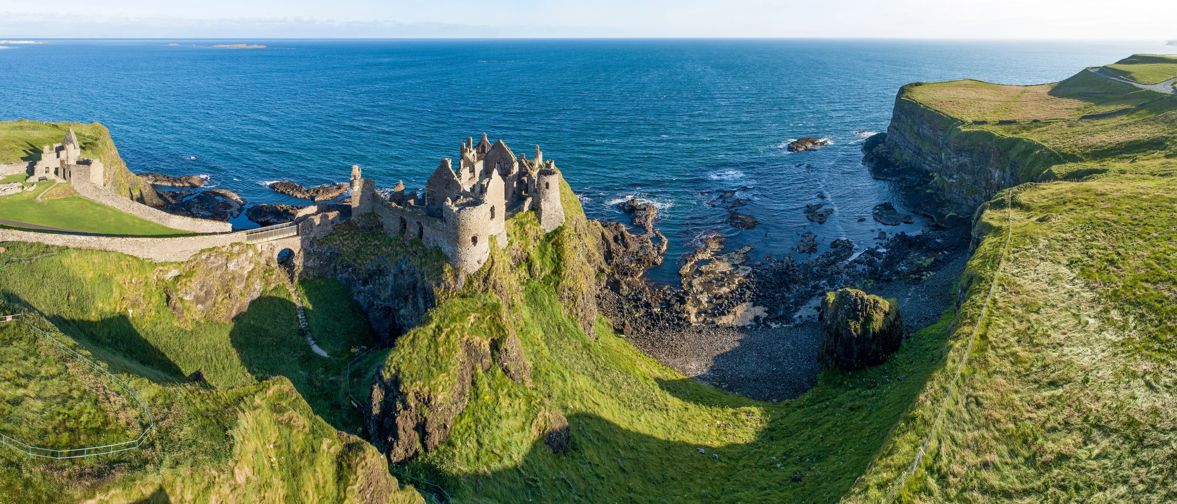 Vue aérienne du Dunluce Castle - © kilhan
