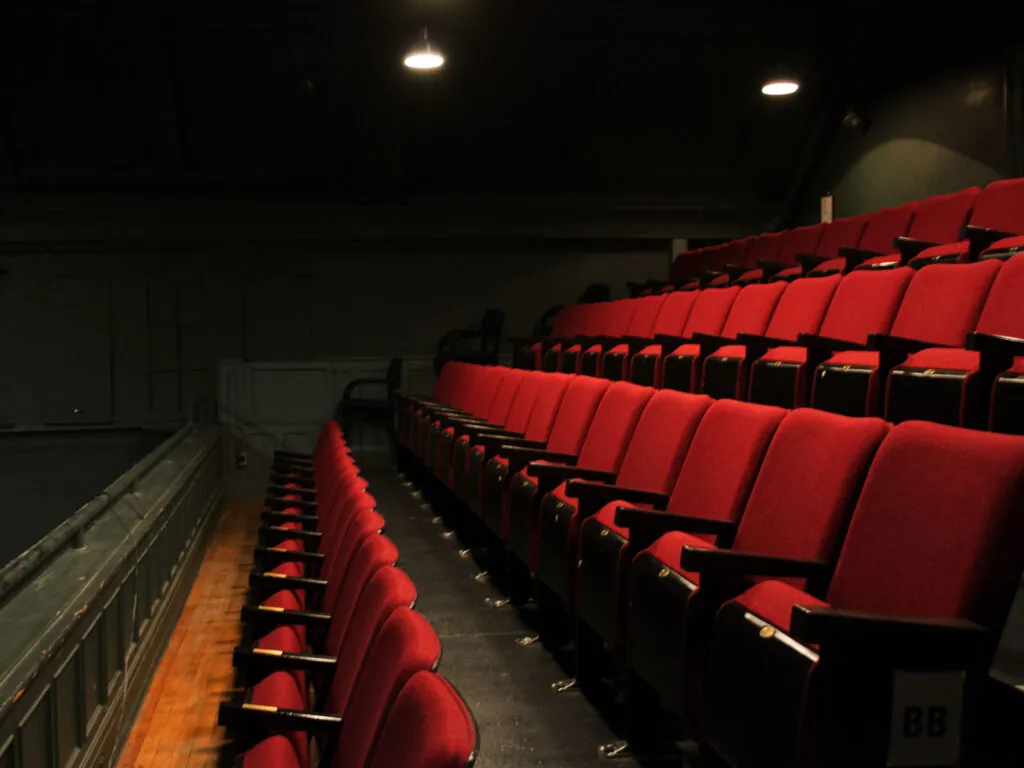 Le Galway Theatre - kaykaybarrie - cc