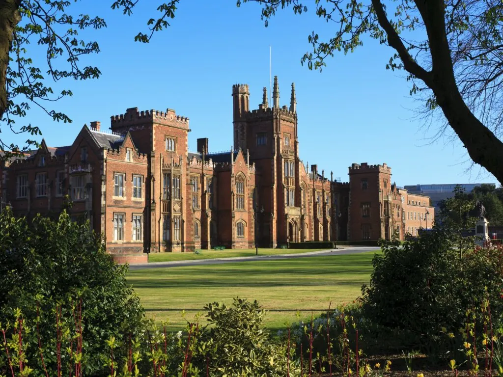 La Queen's university of Belfast - © Anthony Brown