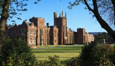 La Queen's university of Belfast - © Anthony Brown