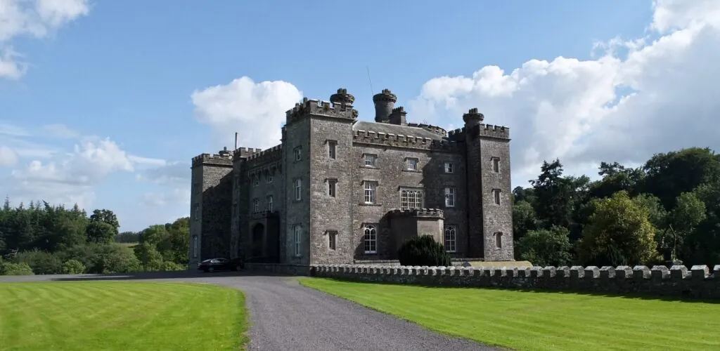 Saint Patrick : les lieux qui ont marqués sa légende 6 Slane castle - Dave Gunn - cc