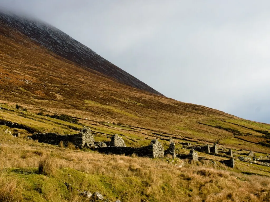 Le village de Slievemore – Guanatos Gwyn – cc