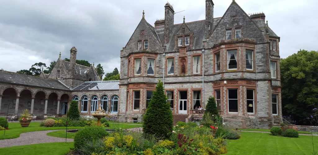 Top 8 des châteaux les plus hantés d'Irlande ! 5 Le Castle Leslie - malavoda - cc