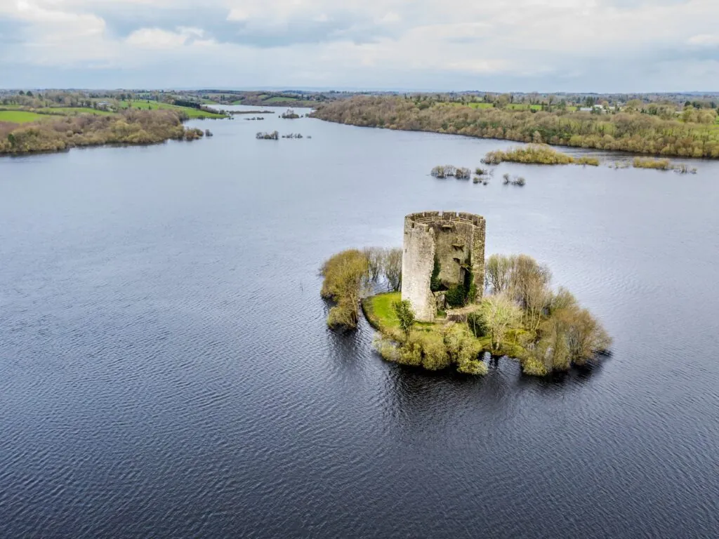 Le Cloughoughter castle - © John