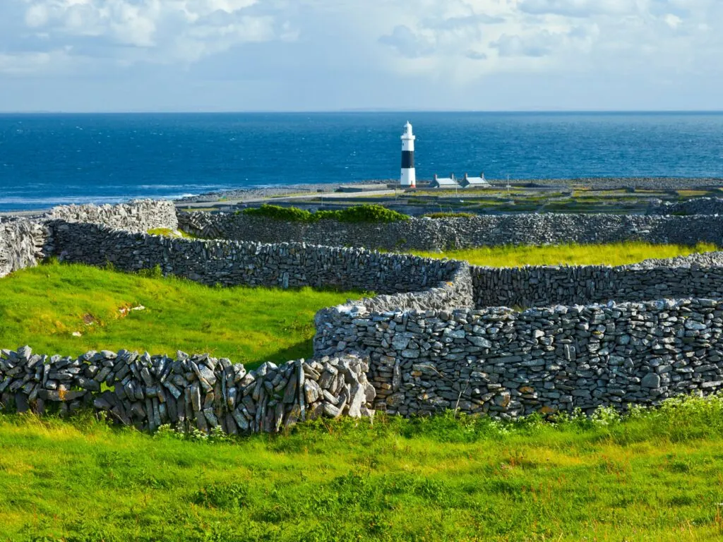 Inisheer lighthouse - © JUAN CARLOS MUNOZ