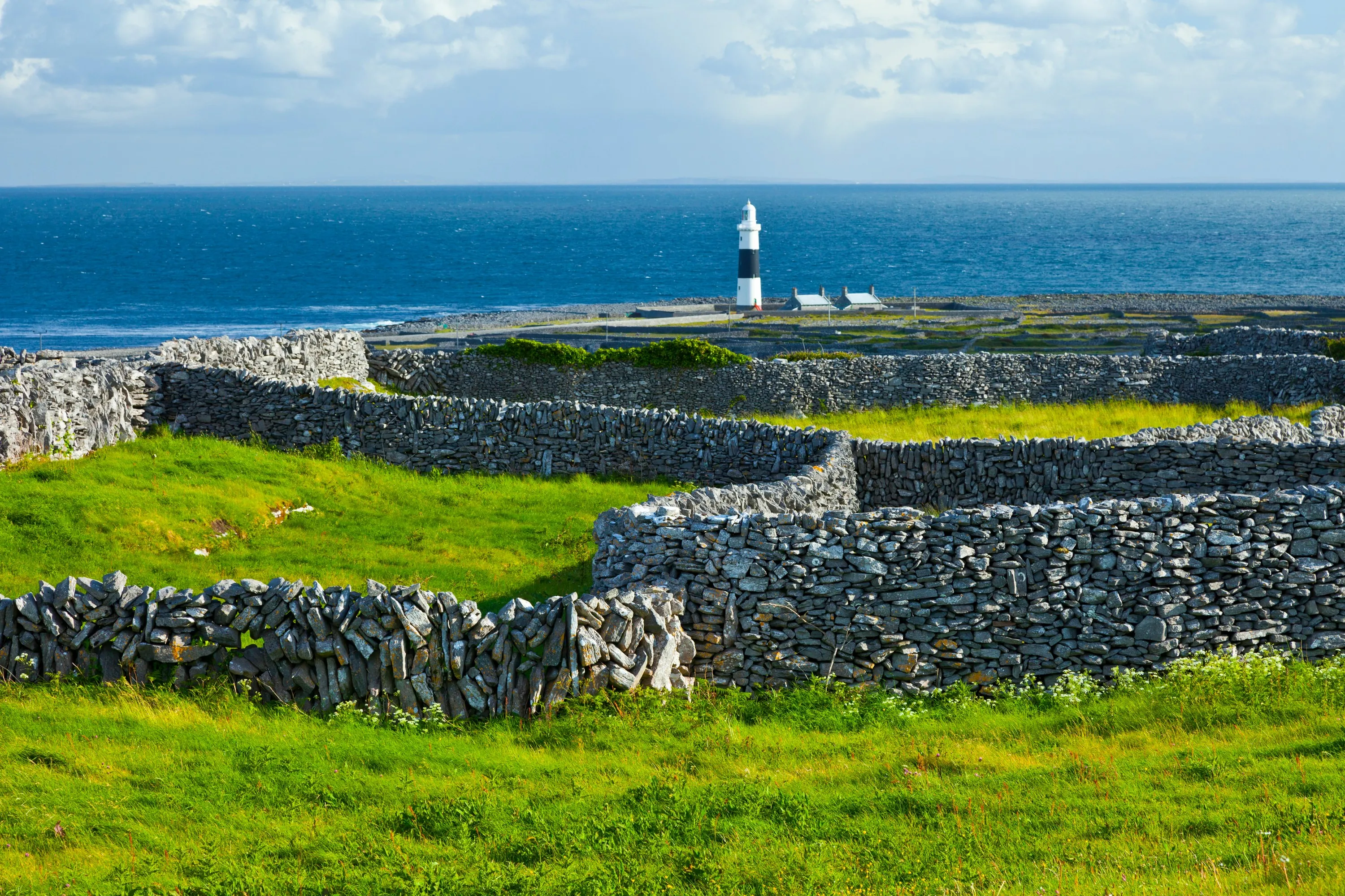 Inisheer lighthouse - © JUAN CARLOS MUNOZ