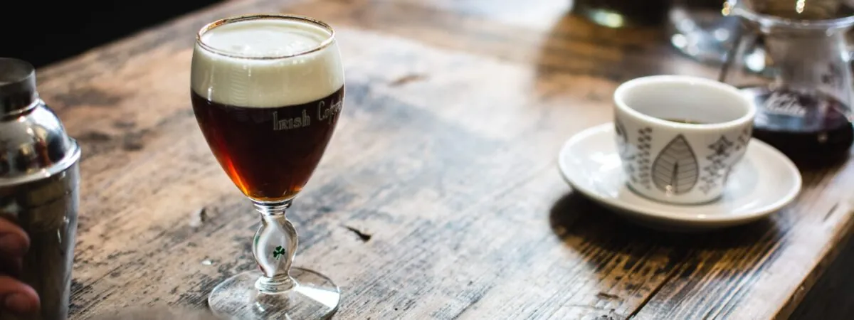 Job de rêve : un voyagiste cherche un testeur d&rsquo;irish coffee !