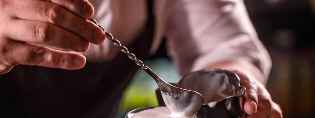 Un barman irlandais bat le record du monde du nombre d&rsquo;irish coffee préparé en 3 minutes