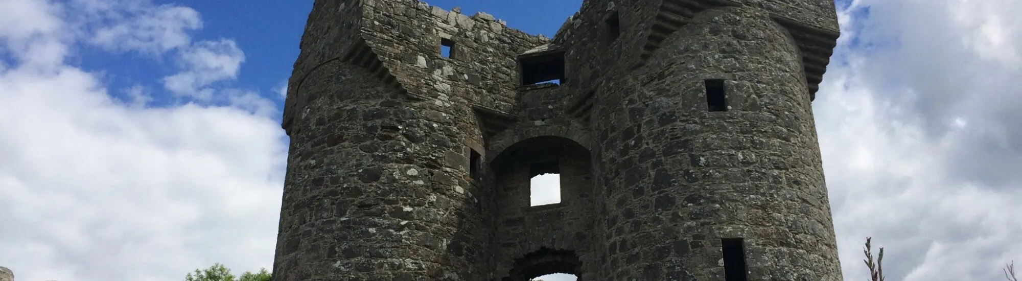 Le Monea Castle
