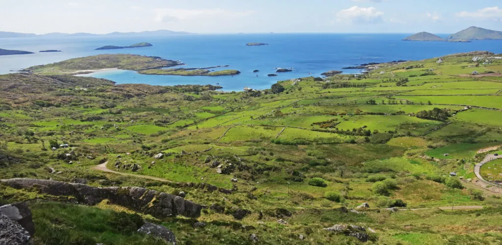 Le top 7 des meilleurs endroits sauvages à découvrir en Irlande 1 Paysage de l'anneau du Kerry - Alex Ranaldi - cc