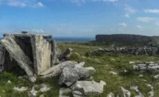 Le Dún Eochla et un site mégalithique - Chris Brooks - cc