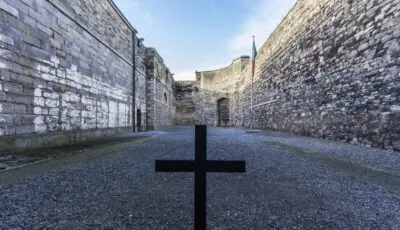 La Kilmainham Gaol 3 Cour intérieure où furent exécutés les leaders de l'Insurrection de Pâques - © Paulo Nabas