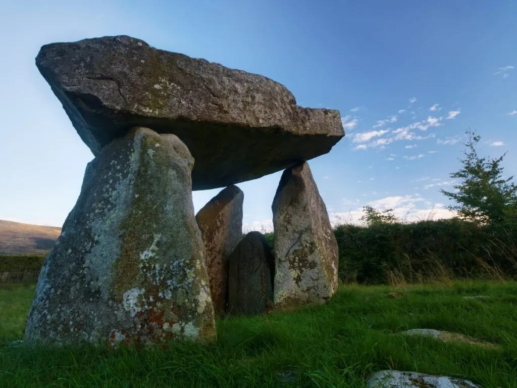 Le Ballykeel dolmen - Domaine public